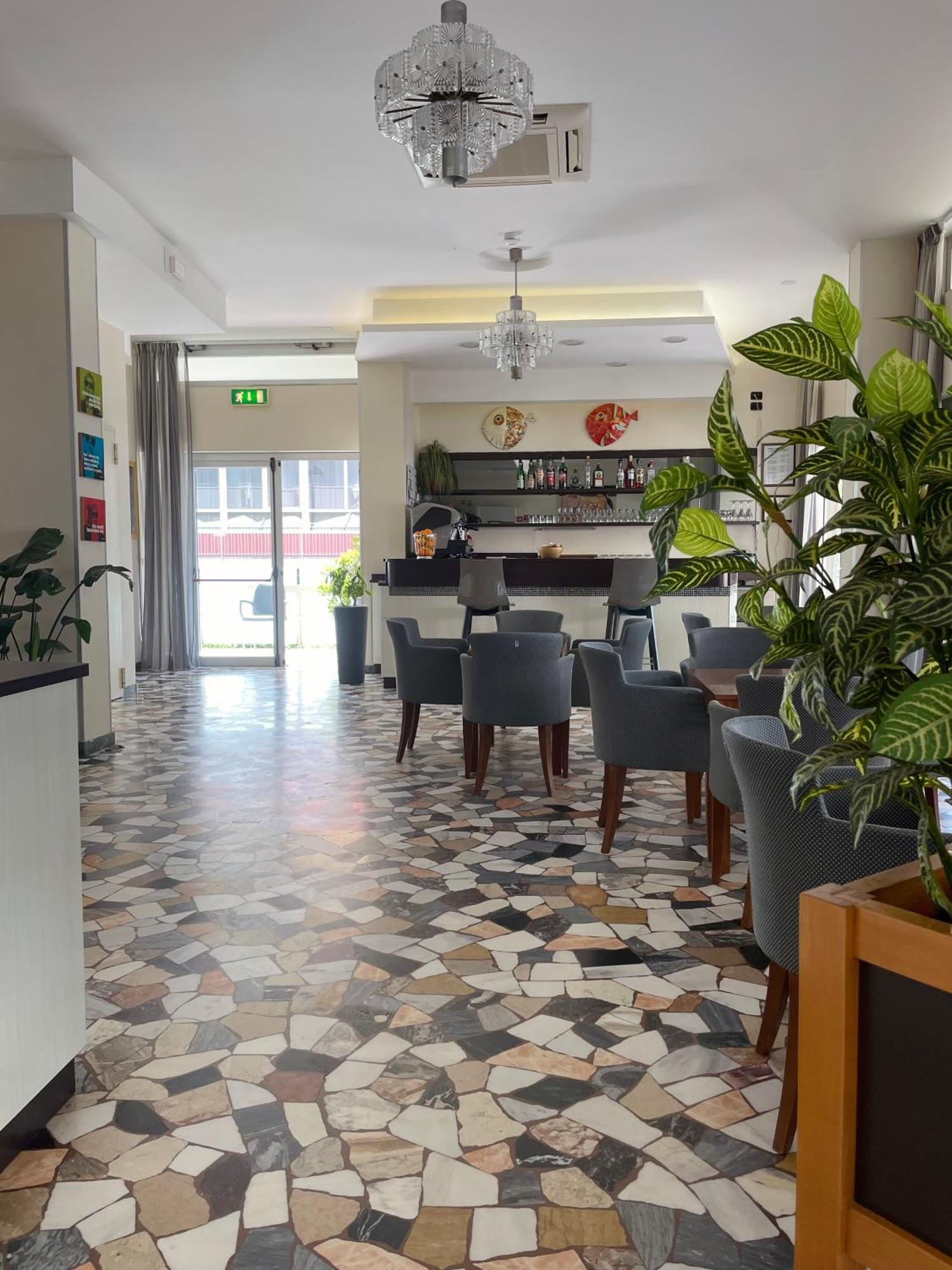 Hotel Haway リミニ エクステリア 写真